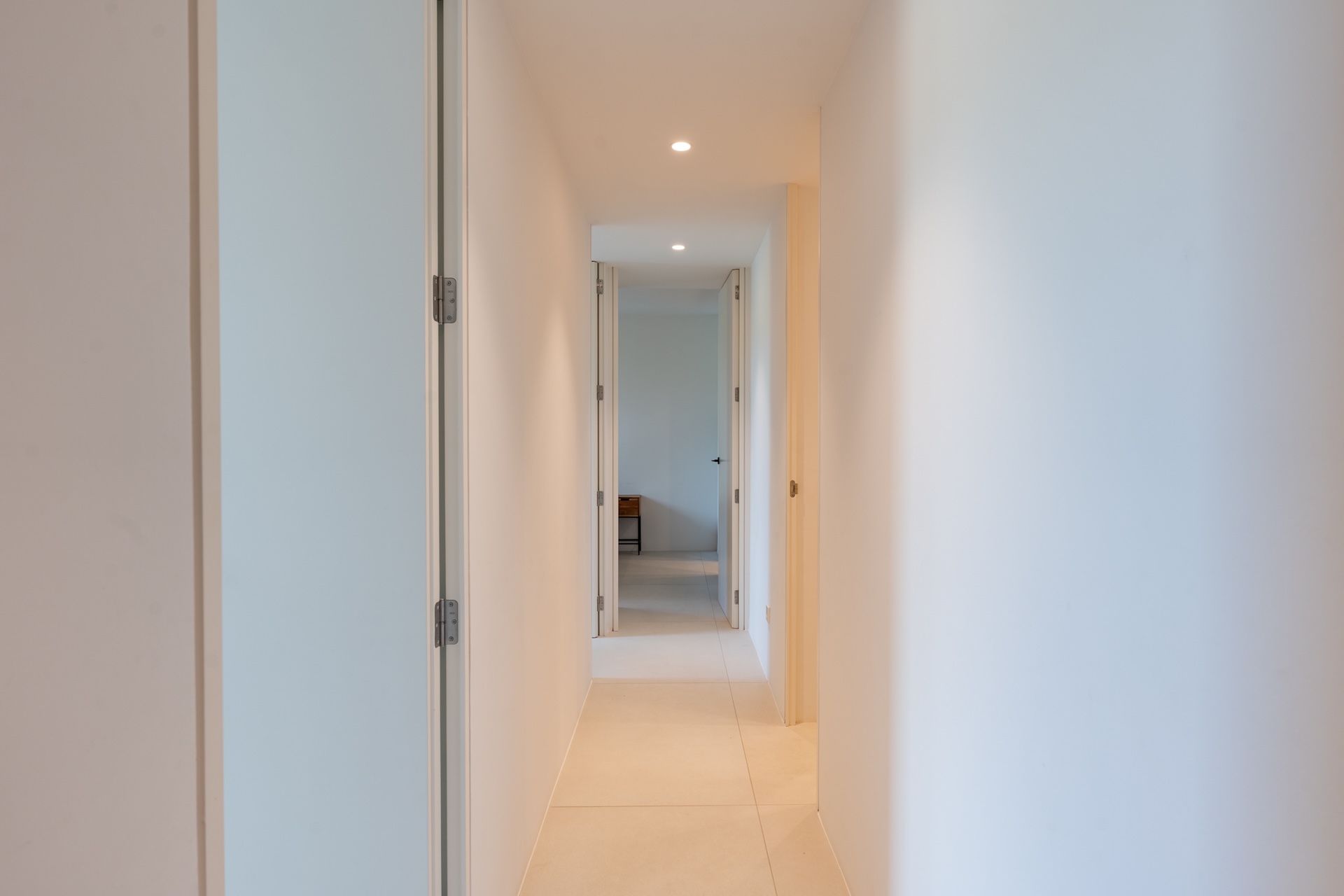 Resa Estates 3 slaapkamers Talamanca te koop sale Ibiza hallway 4.jpg